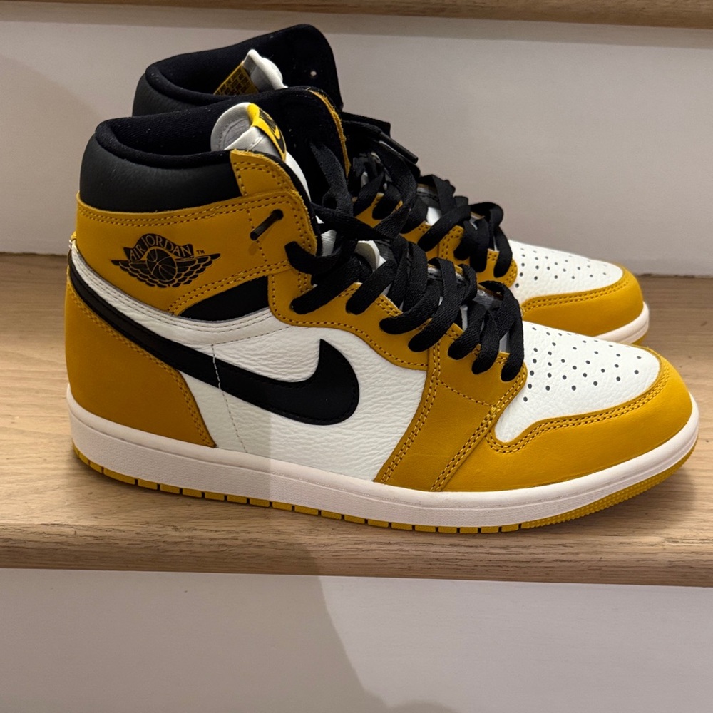 Air Jordan 1 High OG “Yellow Ochre” size 9.5 never worn